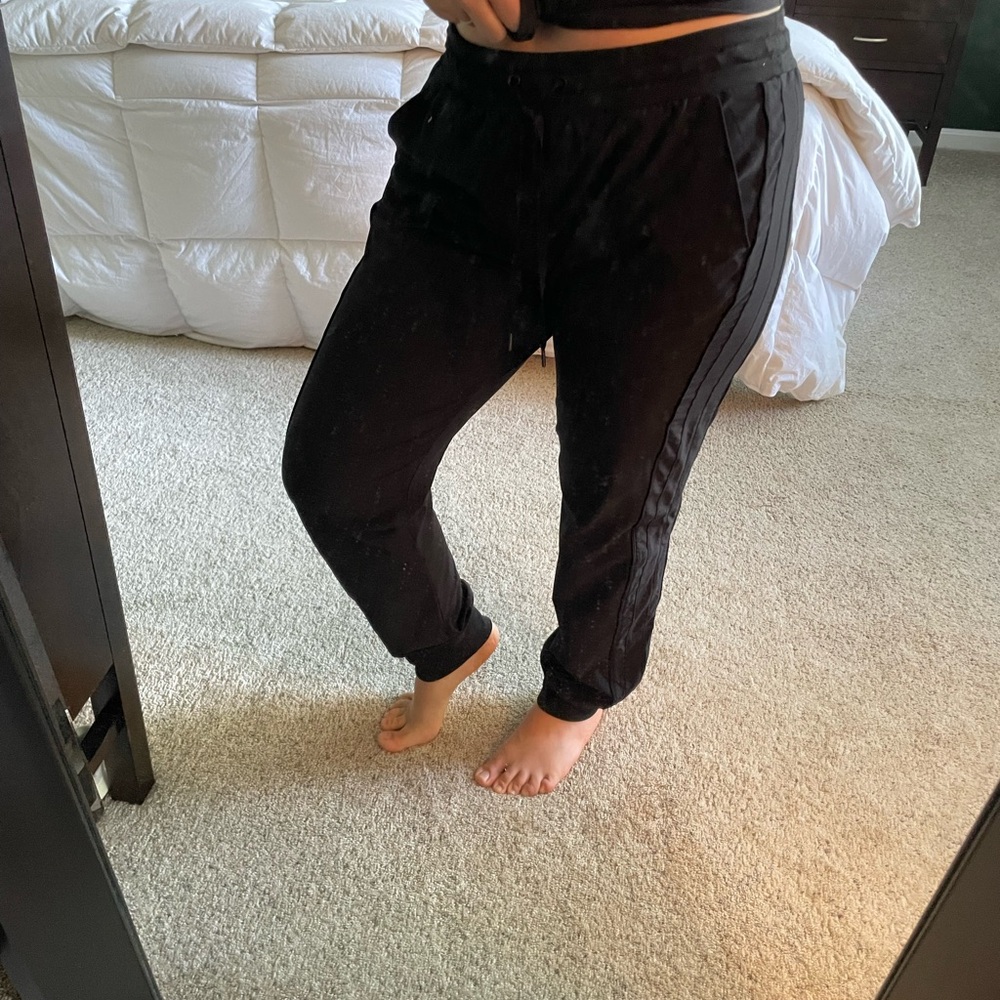 GAP Black Sweatpants Relaxed Fit Tapered Leg